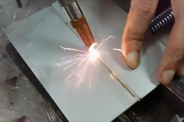 手持式激光焊接機(jī)與傳統(tǒng)焊接機(jī)比有什么優(yōu)勢？