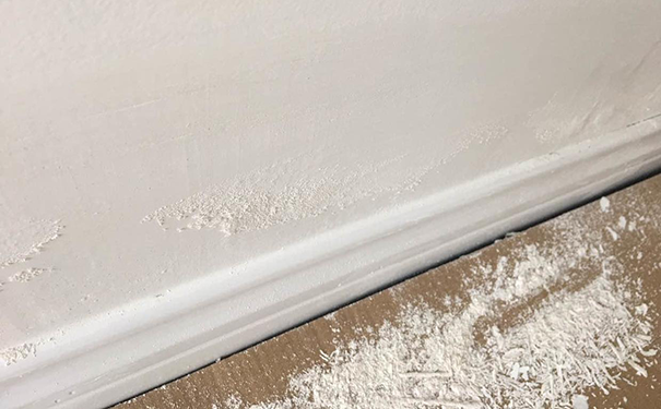 內(nèi)墻面反堿最好的處理辦法是什么？