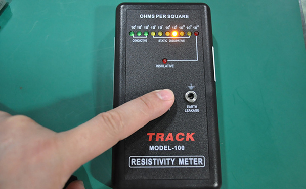 防靜電地坪漆電阻檢測(cè).jpg