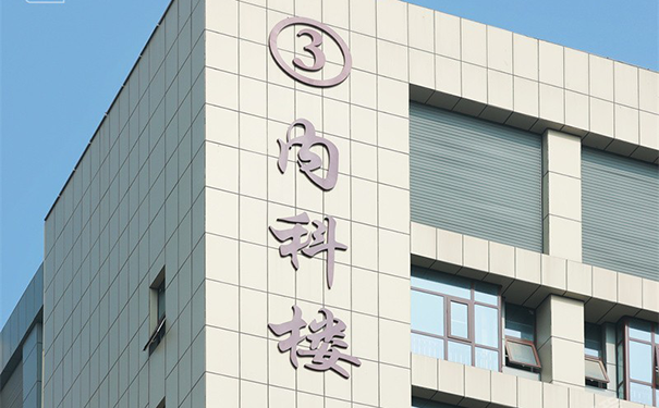 氟碳漆屬于水性涂料還是溶劑型涂料？